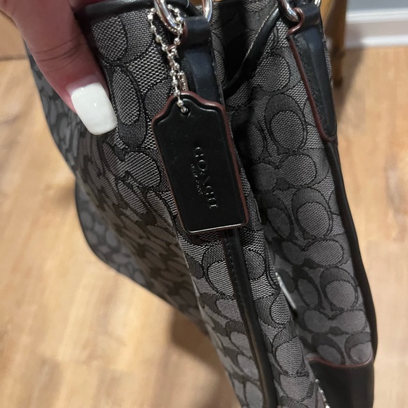 COACH PURSE with 3 compartments - Picture 4 of 7